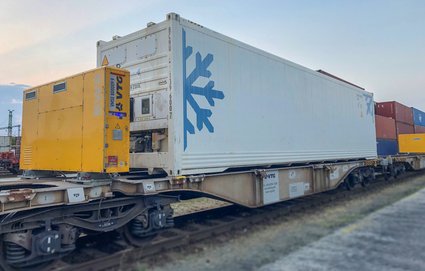 SWS powerbox on intermodal wagon with reefer container