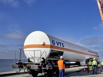 LNG tank wagon in the background