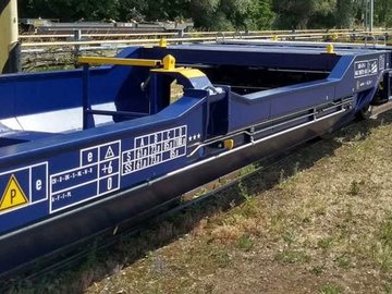 Interlocking blue bag wagons with yellow accents.