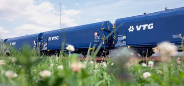 Three blue VTG wagons attached to each other.