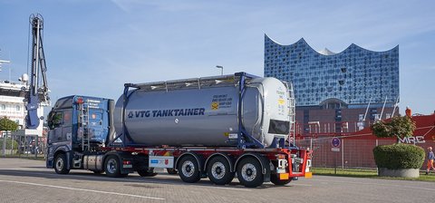 Gray VTG tank container on a blue truck in front of the Elbphilarmonie concert hall in Hamburg.