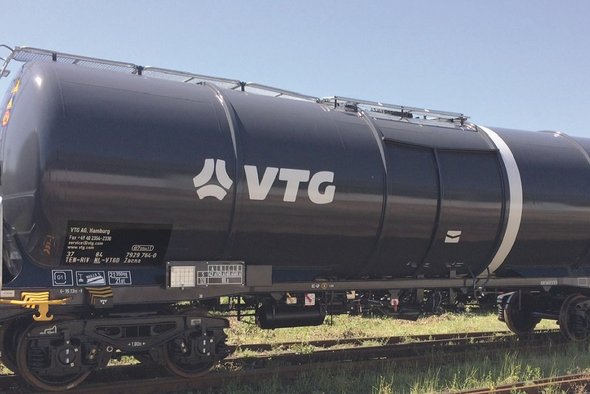 Dark gray mineral oil car with VTG logo.