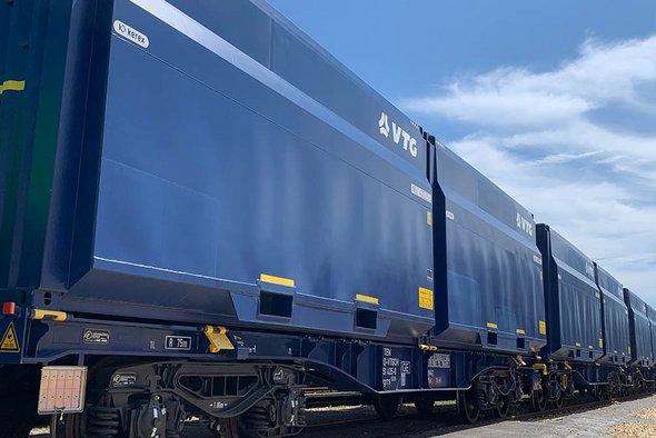 Blue ModuBox cars with white VTG logo.