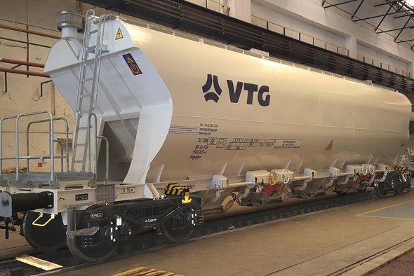 White hopper car with blue VTG logo.