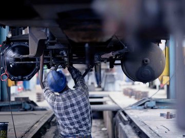 Employee in a workshop working an a wagon