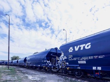 Blue VTG standard freight wagons hitched to each other.